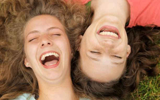 Η Γιόγκα του γέλιου: Μια πρωτοποριακή μέθοδος γελωτοθεραπείας κι ολιστικής ευεξίας